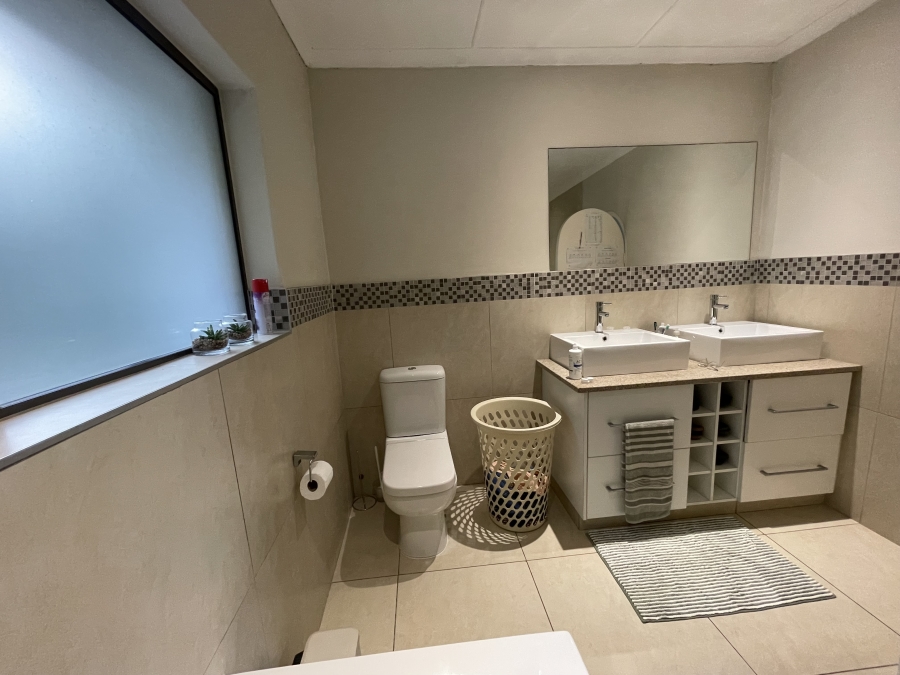 5 Bedroom Property for Sale in Vincent Heights Eastern Cape